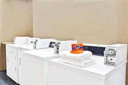 Super 8 by Wyndham Kissimmee/Maingate/Orlando Area - 12