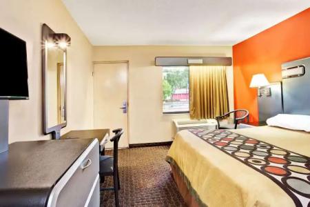 Super 8 by Wyndham Kissimmee/Maingate/Orlando Area - 4