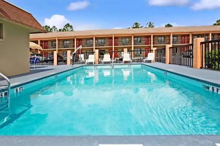 Super 8 by Wyndham Kissimmee/Maingate/Orlando Area - 10