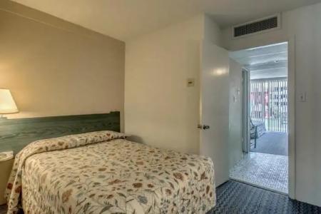 Admiral Resort Motel - 74