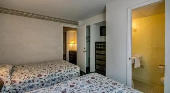 Admiral Resort Motel - 3