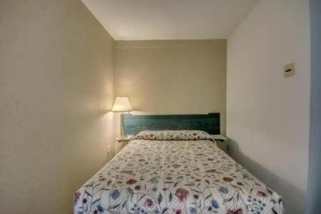 Admiral Resort Motel - 63