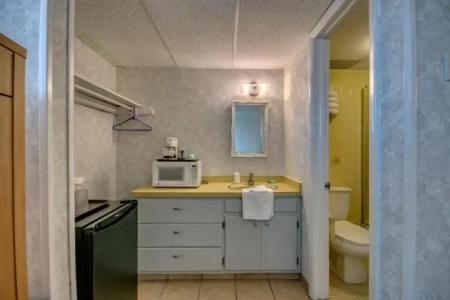 Admiral Resort Motel - 34