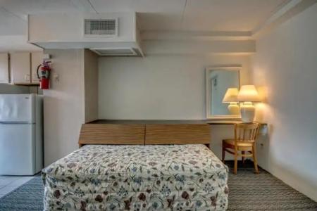 Admiral Resort Motel - 50