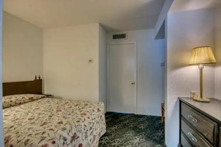 Admiral Resort Motel - 71