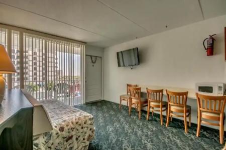 Admiral Resort Motel - 83