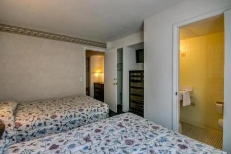 Admiral Resort Motel - 69