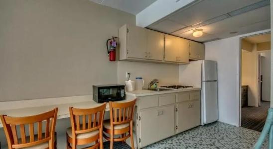 Admiral Resort Motel - 17