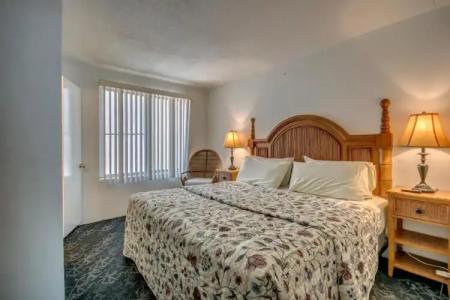 Admiral Resort Motel - 84