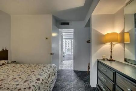 Admiral Resort Motel - 93