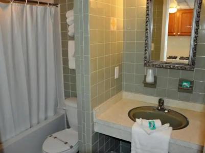 Admiral Resort Motel - 21