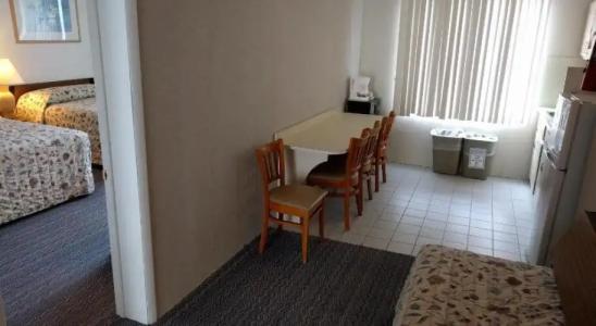 Admiral Resort Motel - 4