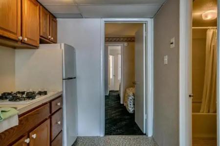 Admiral Resort Motel - 91