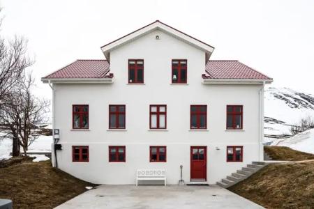 Karlsá Lodge