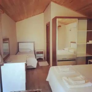 Secret Garden Bungalows & Tent - 10