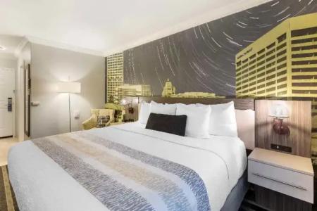 Best Western Plus Milwaukee West - 41