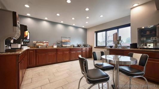 Best Western Plus Milwaukee West - 34