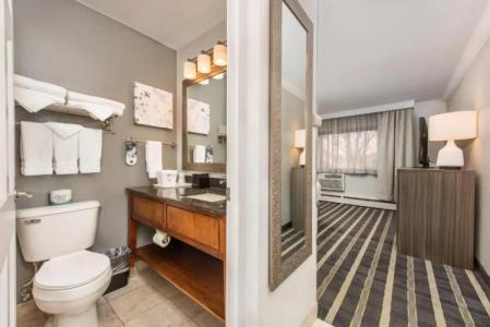 Best Western Plus Milwaukee West - 55