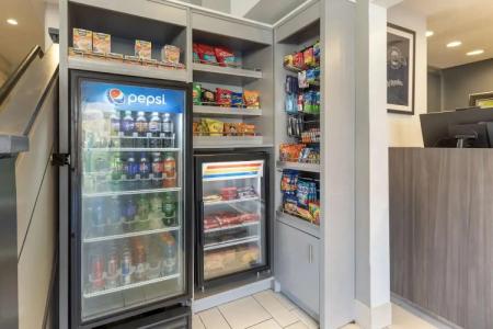 Best Western Plus Milwaukee West - 12