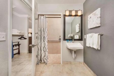 Best Western Plus Milwaukee West - 57