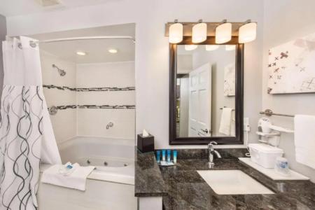 Best Western Plus Milwaukee West - 59