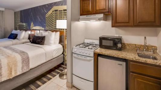 Best Western Plus Milwaukee West - 67