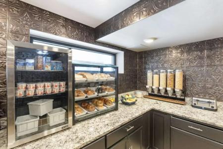 Best Western Plus Milwaukee West - 10