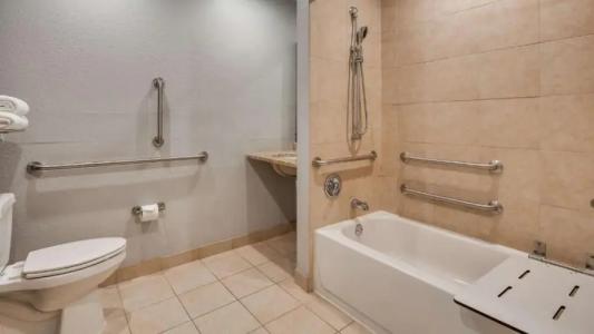 Best Western Plus Milwaukee West - 64