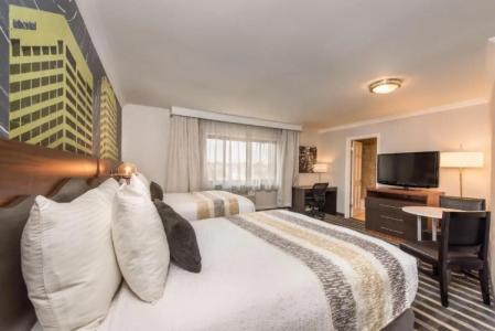 Best Western Plus Milwaukee West - 56