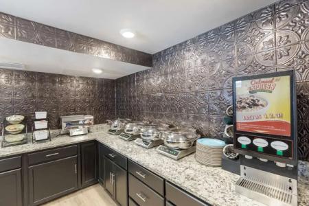 Best Western Plus Milwaukee West - 11