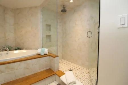 Coconut Mallory Resort And Marina By Kees Vacations - 8