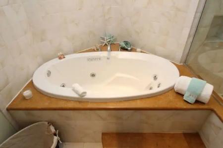 Coconut Mallory Resort And Marina By Kees Vacations - 41