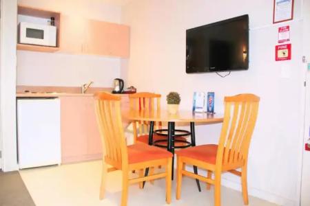 Bush Inn Court Motel - 99