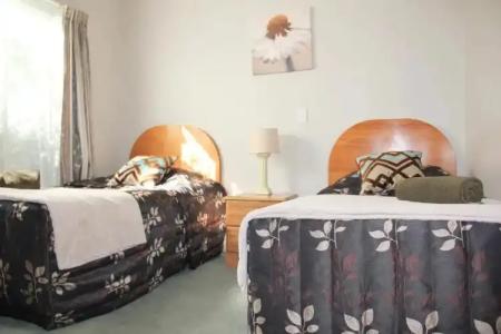 Bush Inn Court Motel - 97