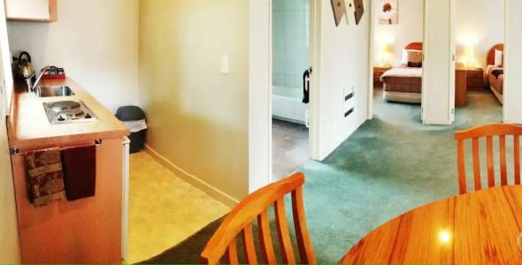 Bush Inn Court Motel - 14