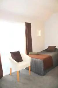 Bush Inn Court Motel - 74