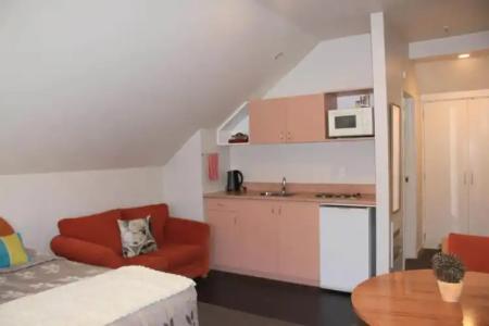 Bush Inn Court Motel - 13