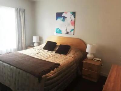 Bush Inn Court Motel - 81