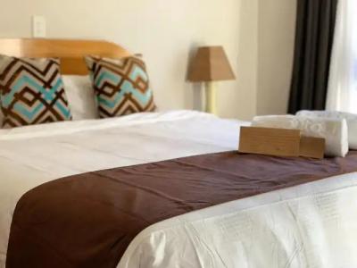 Bush Inn Court Motel - 82