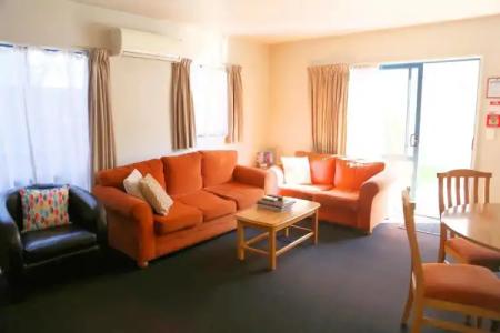 Bush Inn Court Motel - 88