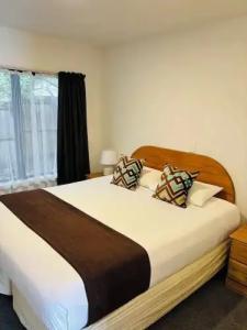 Bush Inn Court Motel - 56