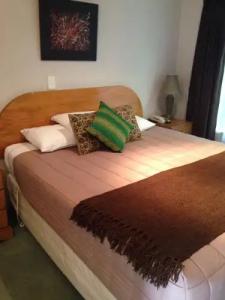 Bush Inn Court Motel - 63