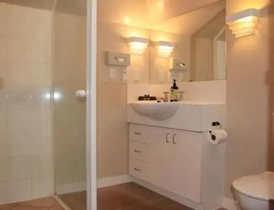 Bush Inn Court Motel - 39