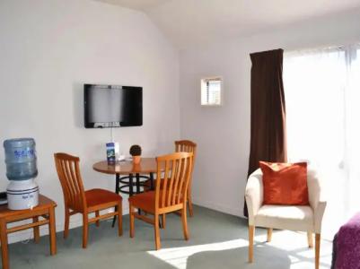 Bush Inn Court Motel - 27