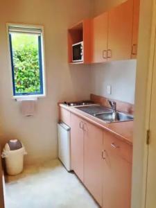 Bush Inn Court Motel - 41