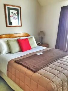 Bush Inn Court Motel - 46