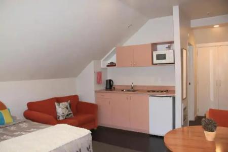 Bush Inn Court Motel - 118