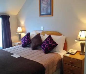 Bush Inn Court Motel - 51