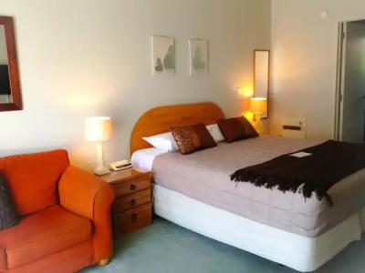 Bush Inn Court Motel - 110