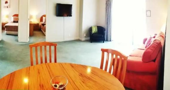 Bush Inn Court Motel - 25